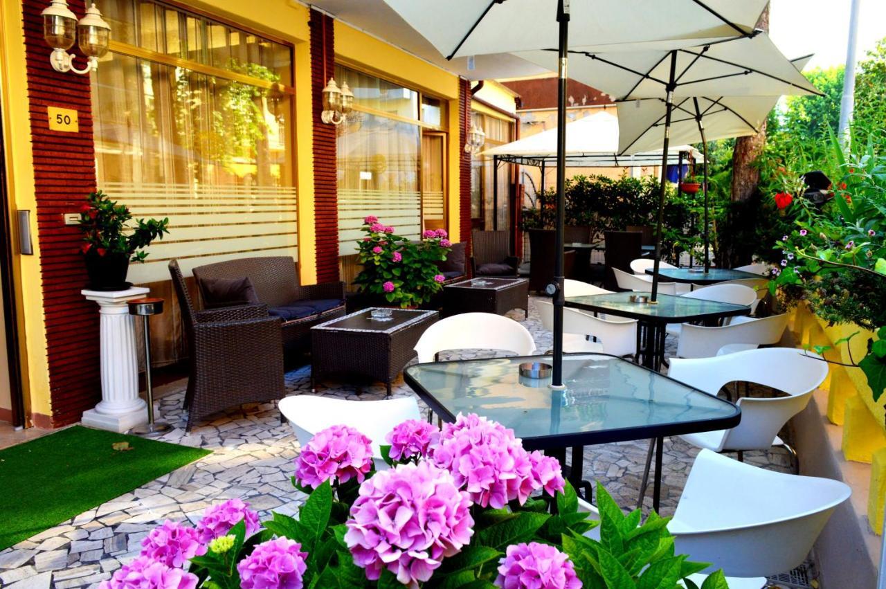 Hotel Cirene Ріміні Екстер'єр фото
