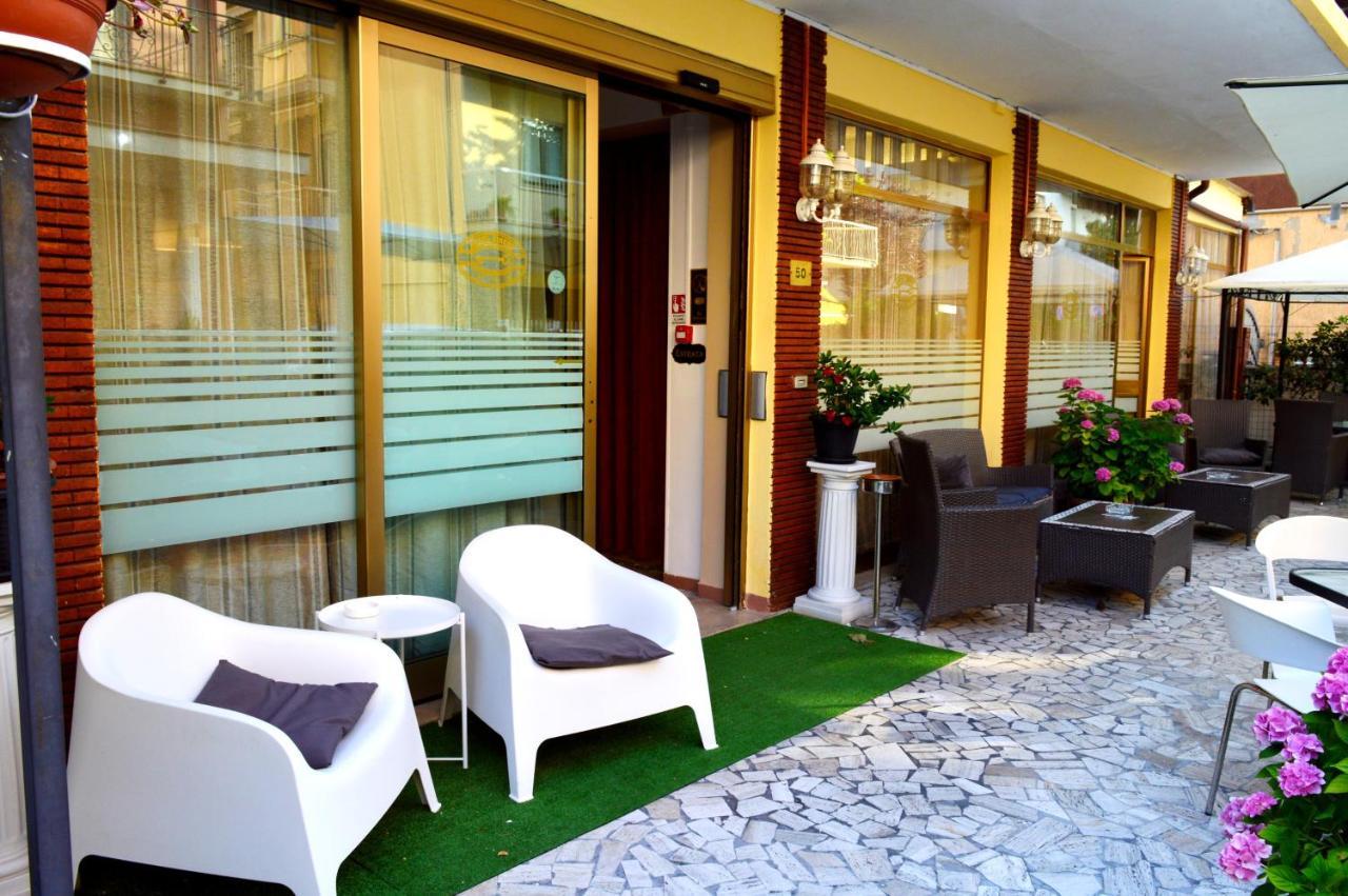 Hotel Cirene Ріміні Екстер'єр фото