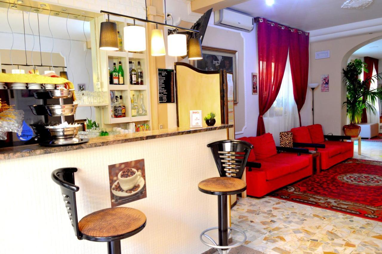Hotel Cirene Ріміні Екстер'єр фото