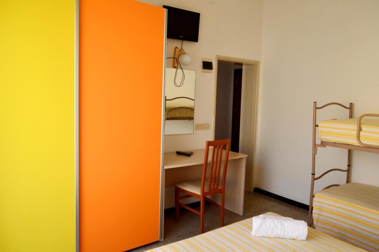 Hotel Cirene Ріміні Екстер'єр фото
