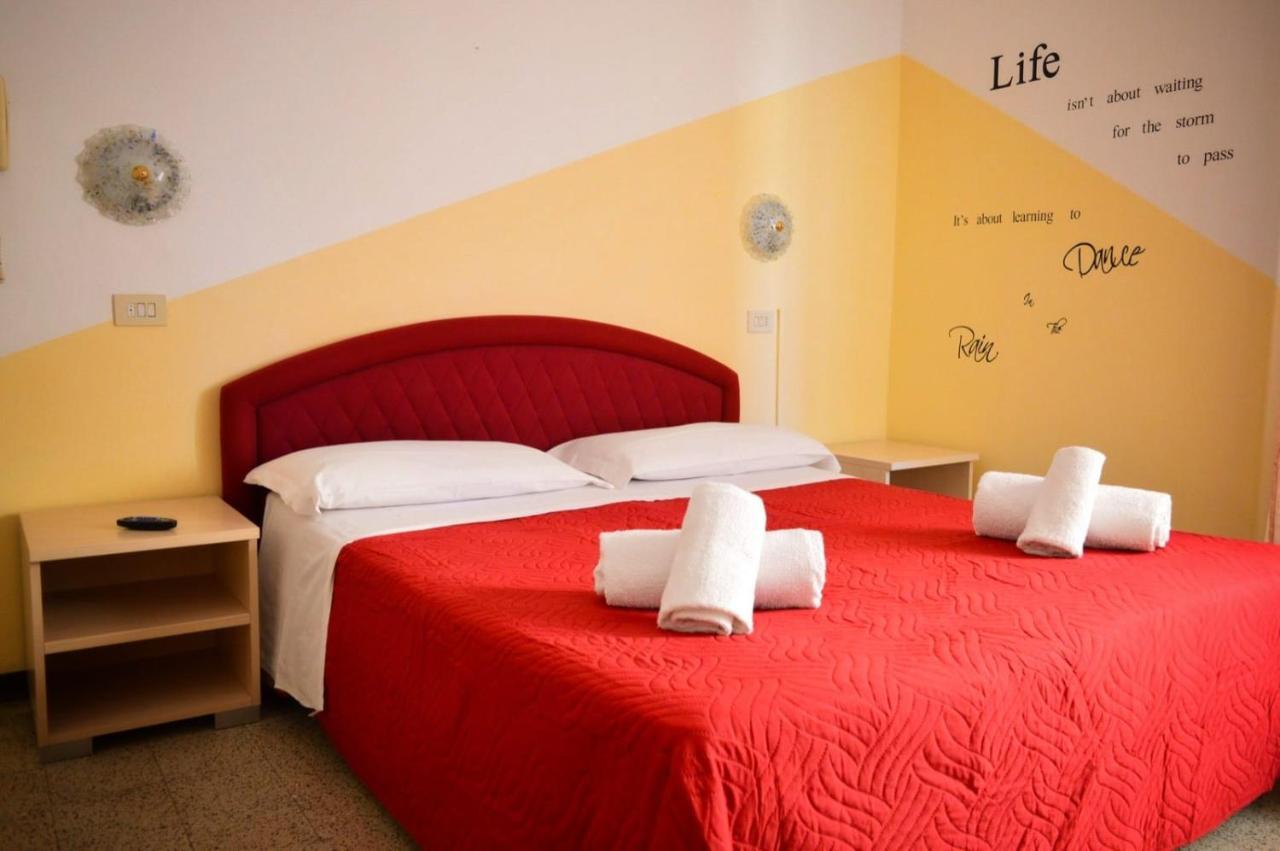 Hotel Cirene Ріміні Екстер'єр фото