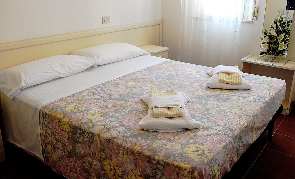 Hotel Cirene Ріміні Номер фото